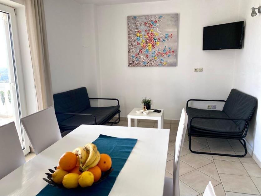 Villa Mihaela - Apartment Ika Cesarica Eksteriør billede