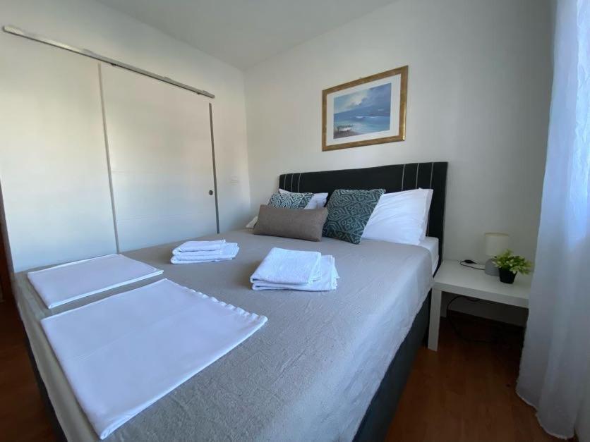 Villa Mihaela - Apartment Ika Cesarica Eksteriør billede